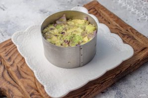 Праздничный легкий салат с семгой и авокадо - фото шаг 5