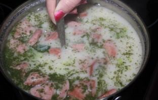 Суп с колбасой и яйцом - фото шаг 8