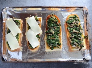 Бутерброды в духовке с грибами и шпинатом - фото шаг 4
