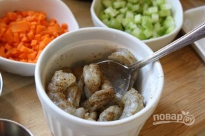 Жареный рис с креветками и овощами - фото шаг 1
