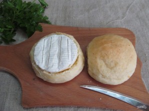 Камамбер в хлебном горшочке с картофелем - фото шаг 4