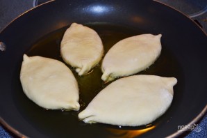 Пирожки с картошкой, жаренные на сковороде - фото шаг 10