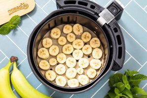Банановые чипсы в аэрогриле - фото шаг 5