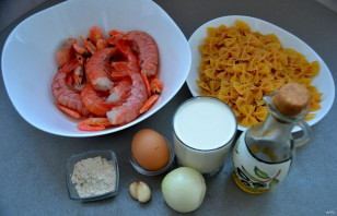Фарфалле с креветками в сливочном соусе - фото шаг 1