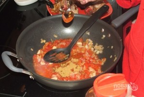 Свинина, тушенная с томатной подливкой - фото шаг 3