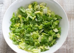 Салат из авокадо с креветками и зеленью - фото шаг 4