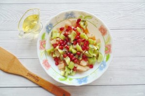 Фруктовый салат из консервированных персиков и груш - фото шаг 6
