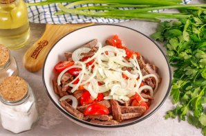 Салат с красной фасолью и говядиной - фото шаг 4