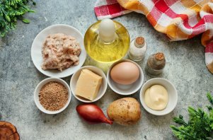 Зразы картофельные с мясом в духовке - фото шаг 1