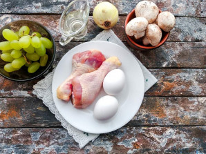 Салат с грибами, курицей и виноградом - фото шаг 1