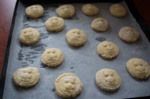 Печенье на кефире в духовке - фото шаг 5