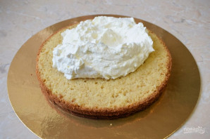 Бисквитный торт с крем-чизом - фото шаг 7
