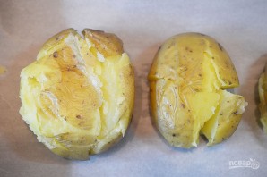 Запеченый картофель с соусом из авокадо - фото шаг 2