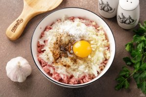 Котлеты из индейки в аэрогриле - фото шаг 3