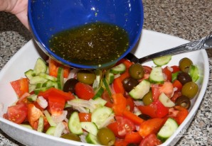 "Греческий салат" с брынзой - фото шаг 7
