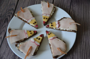 Бутерброды "Мышки" с ветчиной - фото шаг 5