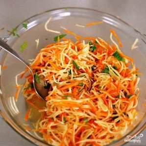 Салат из редьки с морковью - фото шаг 5