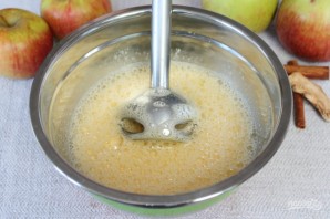 Шарлотка с пряными яблоками и семечками - фото шаг 3