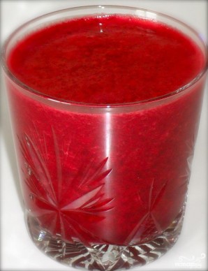 Витаминный напиток из свеклы, красного апельсина и клубники - фото шаг 5