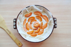 Насыпной пирог с абрикосами - фото шаг 6