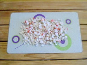 Салат крабовый с огурцом - фото шаг 2