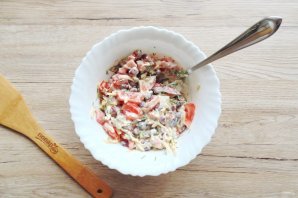 Салат с красной фасолью, помидорами и сыром - фото шаг 7