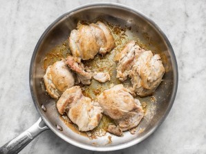 Куриные бедрышки на сковороде - фото шаг 2