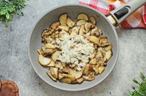 Подлива из белых грибов - фото шаг 4