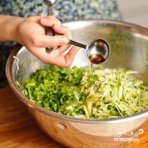 Салат из капусты и огурцов - фото шаг 12