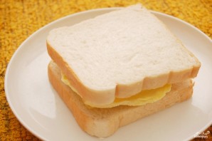 Бутерброд с омлетом - фото шаг 5