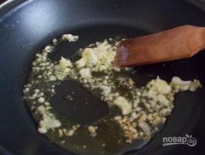 Макароны с колбасным сыром - фото шаг 1