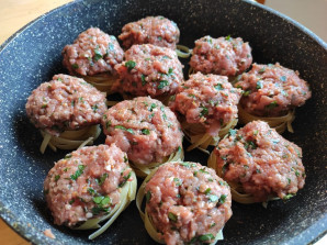 Гнезда из лапши с фаршем и горчичным кетчупом "Махеевъ" Беларусь - фото шаг 5