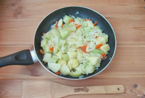 Рагу с кабачками, картофелем и капустой - фото шаг 7