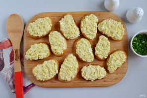 Бутерброды с плавленым сыром - фото шаг 7