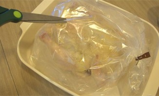 Курица в пакете в духовке - фото шаг 10