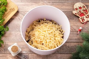 Новогодний салат "Варежка" на год Лошади