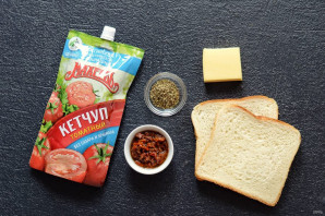 Бутерброды в вафельнице с сыром и кетчупом - фото шаг 1
