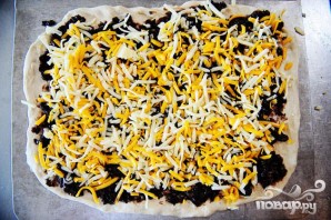 Пицца с кукурузными лепешками, фасолью и сыром - фото шаг 4