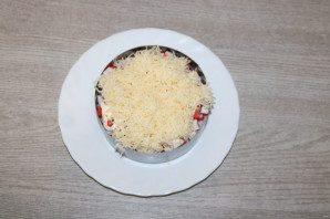 Салат с крабовыми палочками, рисом и грибами - фото шаг 7