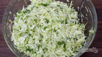 Салат из свежей капусты и огурца - фото шаг 3