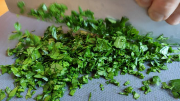 Гнезда из лапши с фаршем и горчичным кетчупом "Махеевъ" Беларусь - фото шаг 3