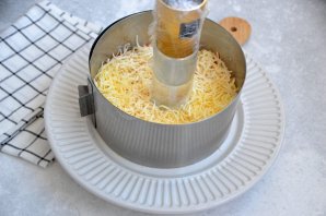 Салат "Гранатовый браслет" с сыром - фото шаг 13