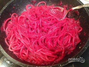 Спагетти в свекольном соусе - фото шаг 7