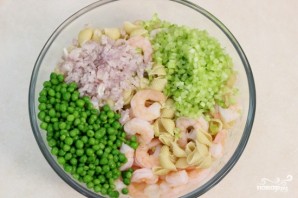 Салат с креветками и макаронами - фото шаг 3