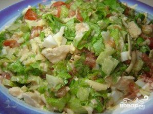 Простой салат из курицы и сыра - фото шаг 5