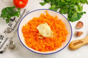 Салат из моркови с чесноком - фото шаг 6