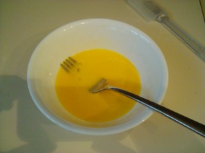 Омлет из желтков - фото шаг 2