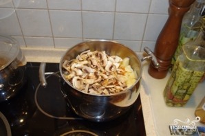 Картошка, тушенная с мясом и грибами - фото шаг 4