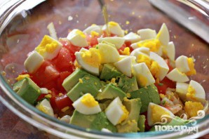 Салат из креветок, яиц и помидора - фото шаг 4