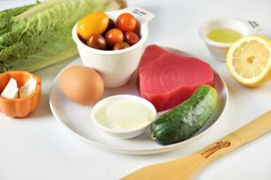 Салат с отварным тунцом - фото шаг 1